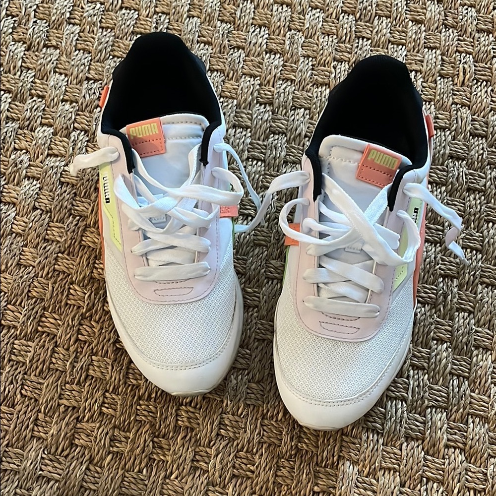 Puma Woman’s White Sneakers